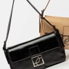 Cartera al hombro Signature en cuero charol Negro