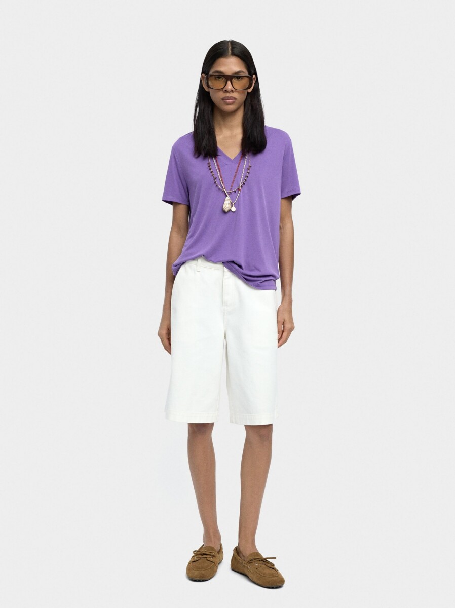 Camiseta Básica Cuello Pico - violeta 
