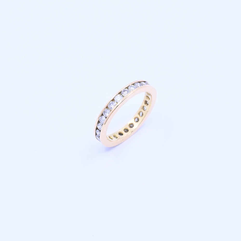 Anillo sin fin oro 18k engarce carril con brillantes. Anillo sin fin oro 18k engarce carril con brillantes.