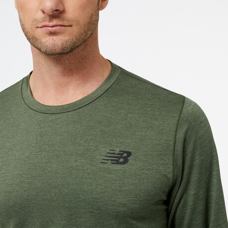 Remera New Balance de hombre - TENACITY SLEEVM - MT31097DO1 GREEN
