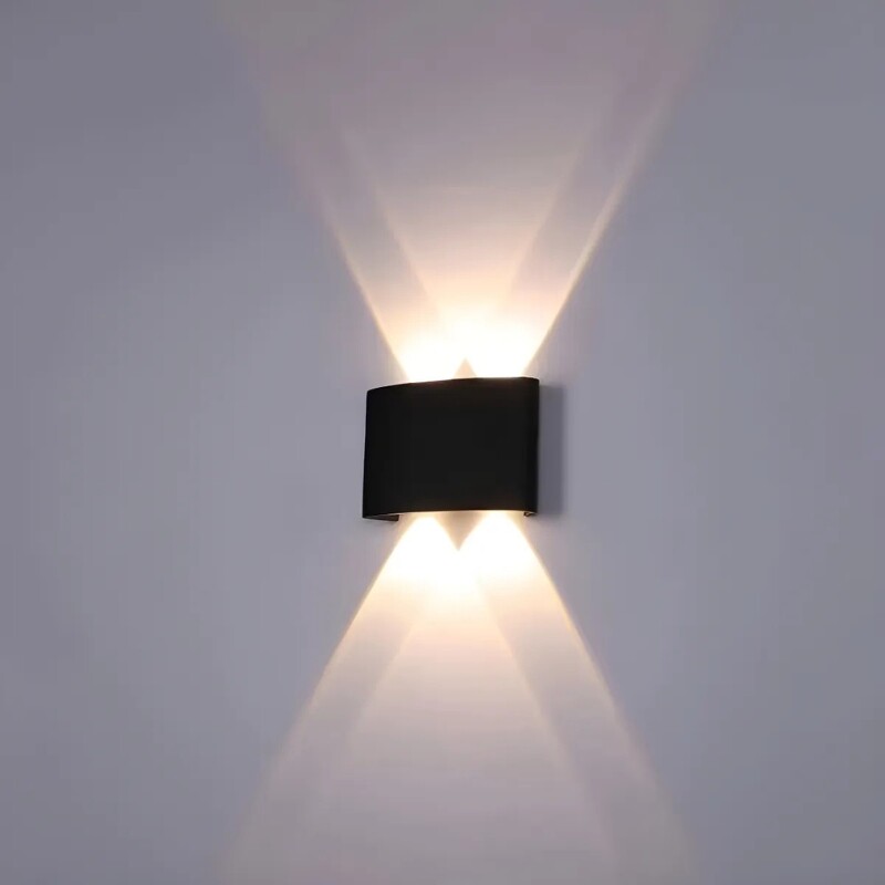 ARTEFACTO EXTERIOR BOLSANO PARA ADOSAR EN PARED BIDIRECCIONAL 4w Artefacto Exterior LED Bolsano Para Adosar Bidireccional 4W Negro