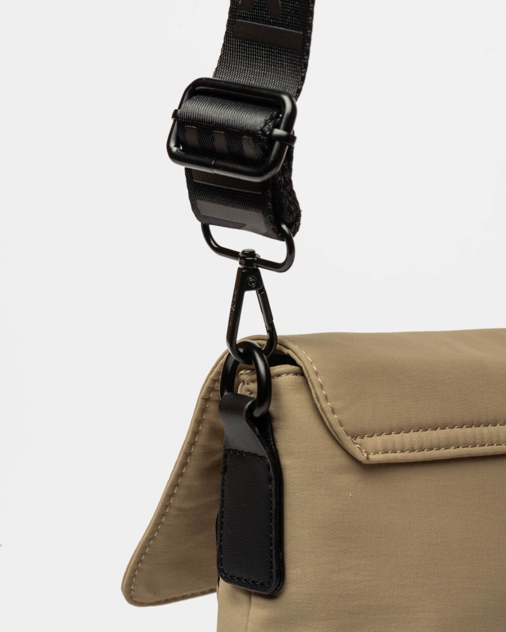 Bandolera Flight En Nylon Taupe