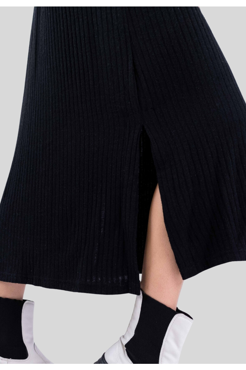 VESTIDO CON TAJOS NEGRO