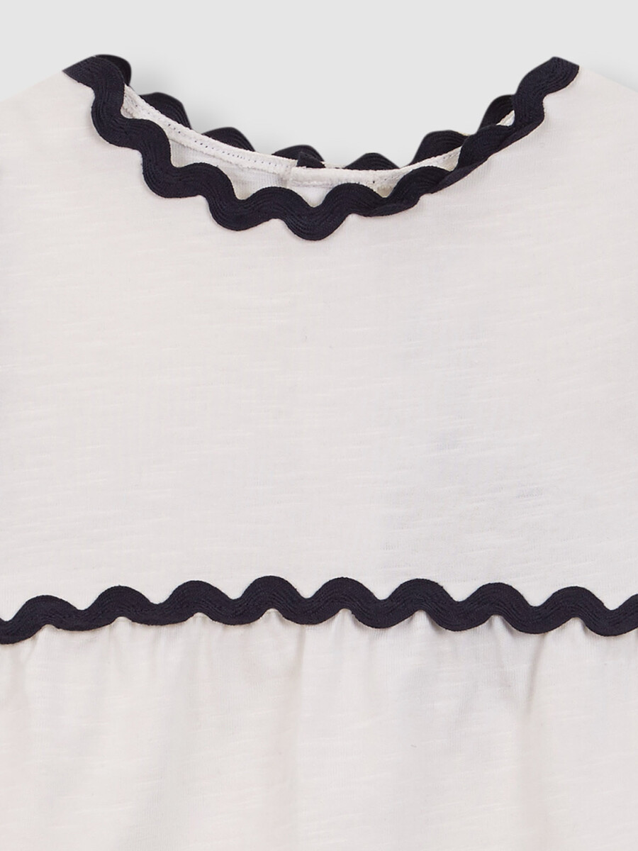 Camiseta Con Detalle De Ondas A Contraste Blanco