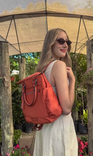 CARTERA MOCHILA VAINILLA LADRILLO