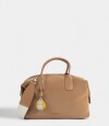 Cartera Bowling Con Charm Marron Camel