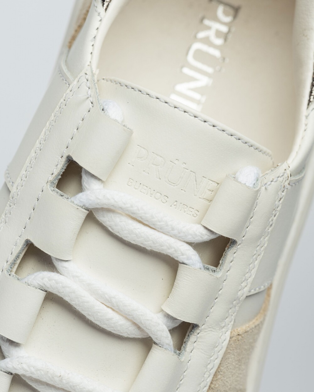 Sneaker Byron En Cuero Liso Natural