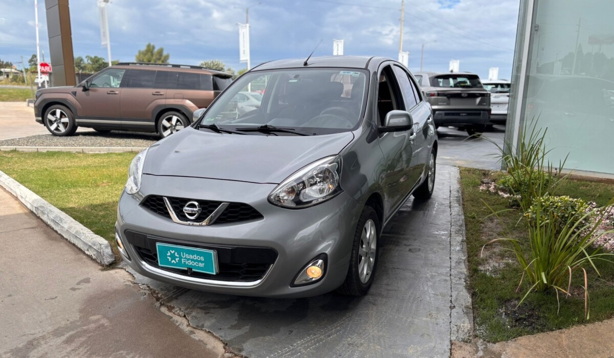 Nissan March Extra Full - 2014 Nissan March Extra Full - 2014