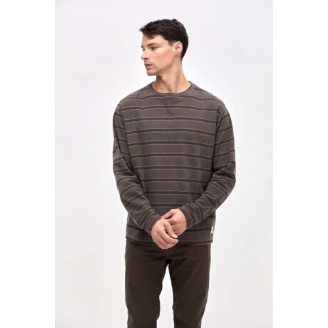 Remera Saint Marrón