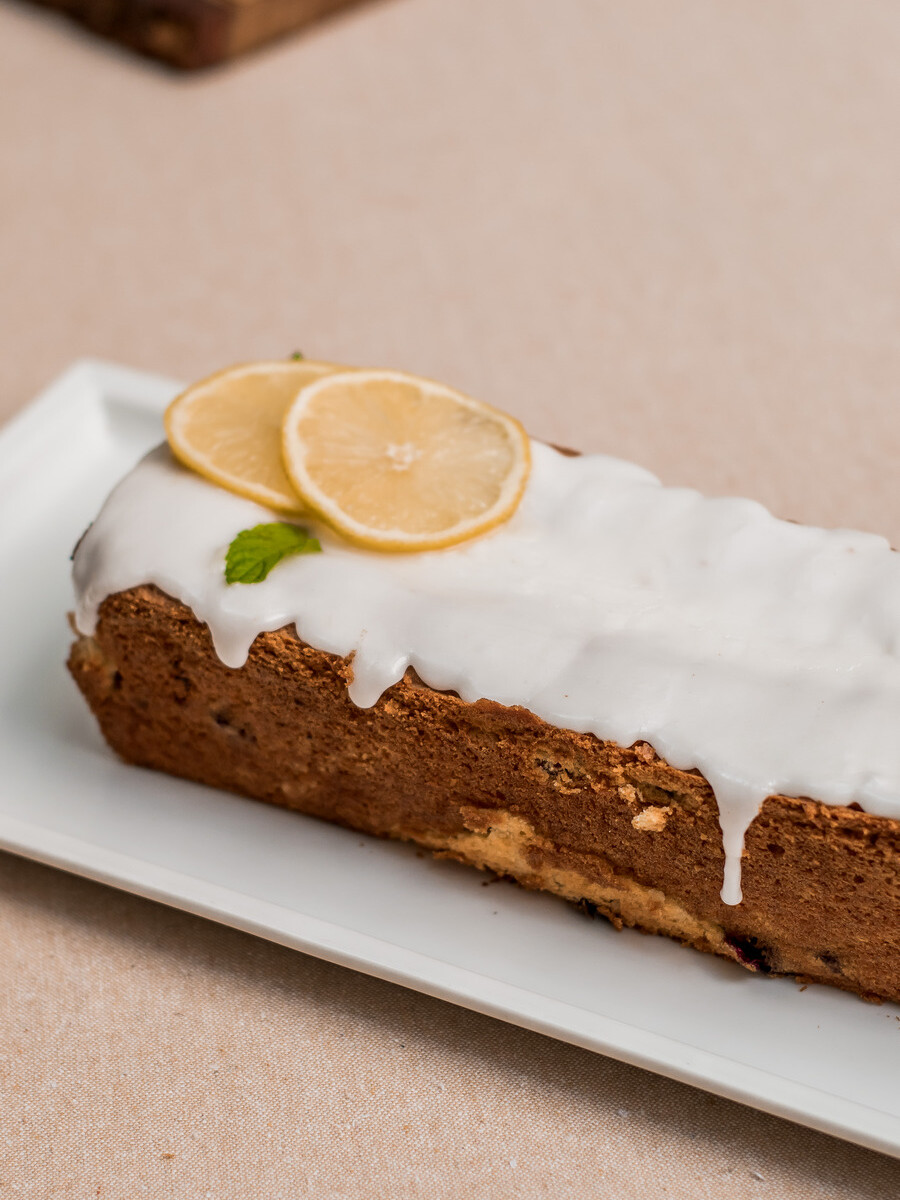 Budín de limón y arándanos con Glass de azúcar Budín de limón y arándanos con Glass de azúcar