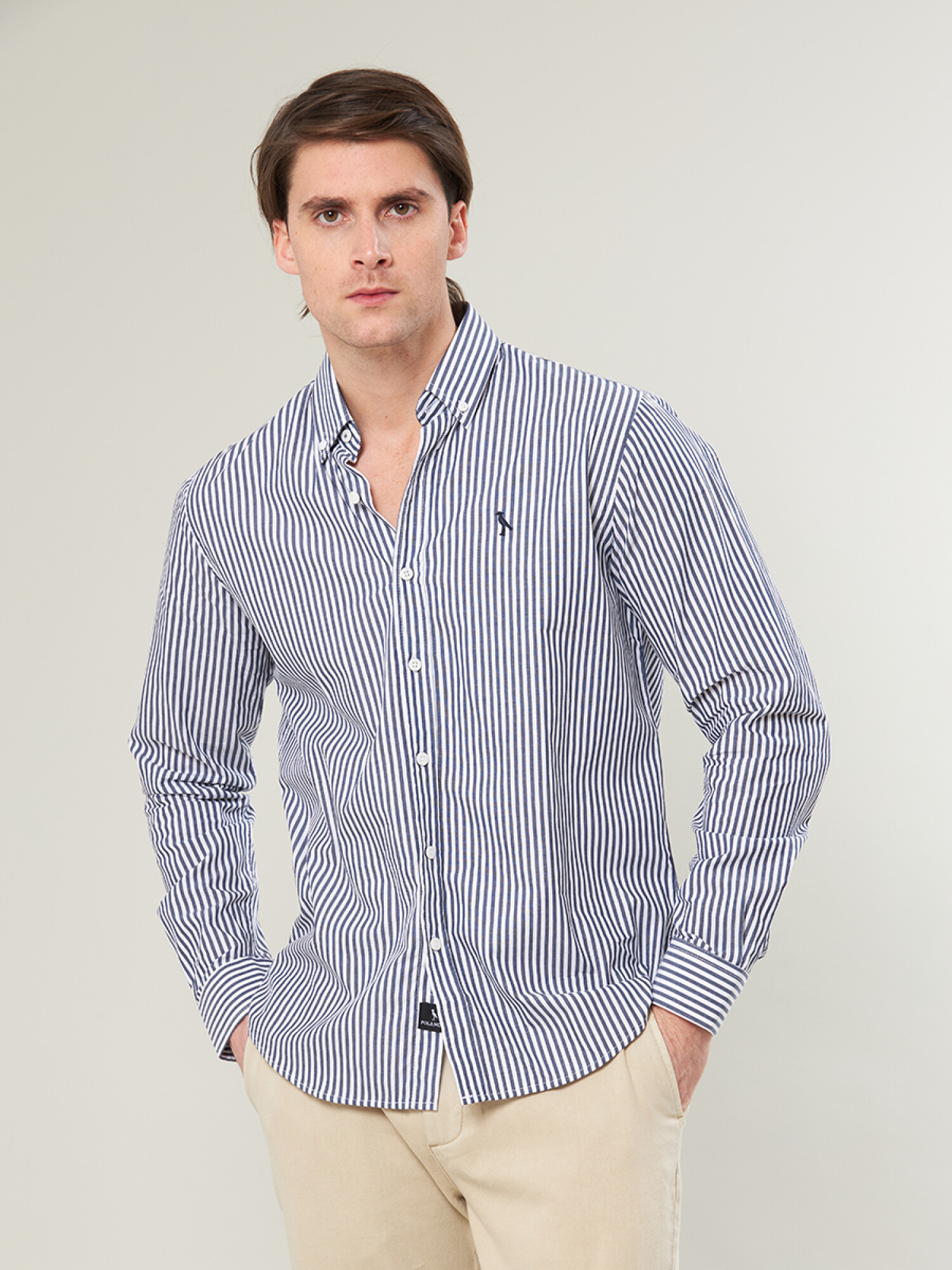 Camisa gris online oscuro