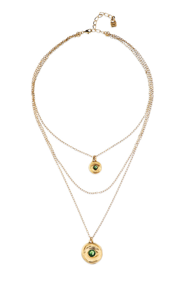 COLLAR TRIPLE EN ALEACIÓN DE METALES BAÑADO EN ORO DE 18K CON 2 CHARMS DE OJO Y CRISTAL FACETADO VERDE Colgante