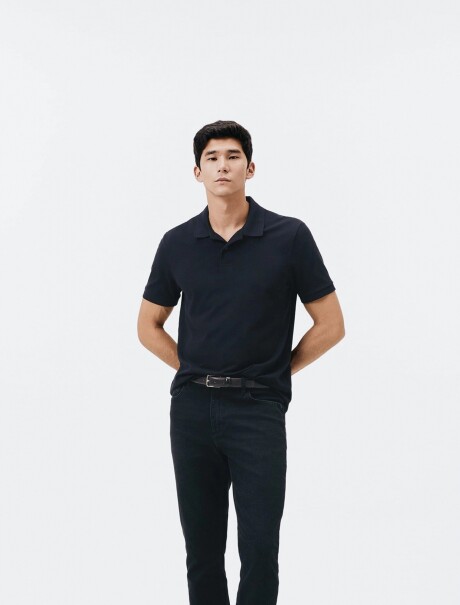 CAMISA DE CUELLO CON BORDADO NEGRO