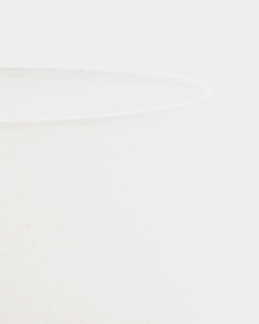 Lámpara de pie Marga de madera maciza con acabado natural con acabado oscuro