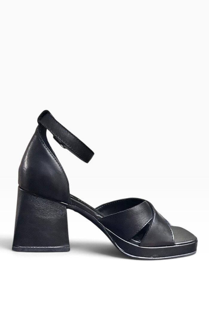 Sandalia cuero cruzada Tango Negro