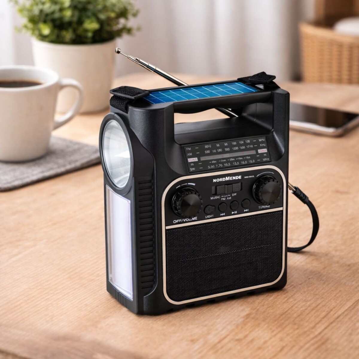 RADIO PORTATIL CON PANEL SOLAR NORDMENDE NRD-RS10L 