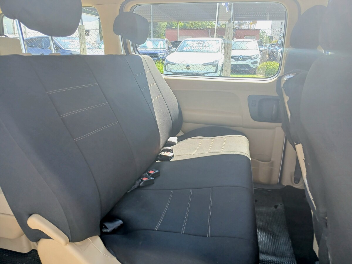 Hyundai H-1 Minibus 2.4 12 Pasajeros Extra Full Hyundai H-1 Minibus 2.4 12 Pasajeros Extra Full