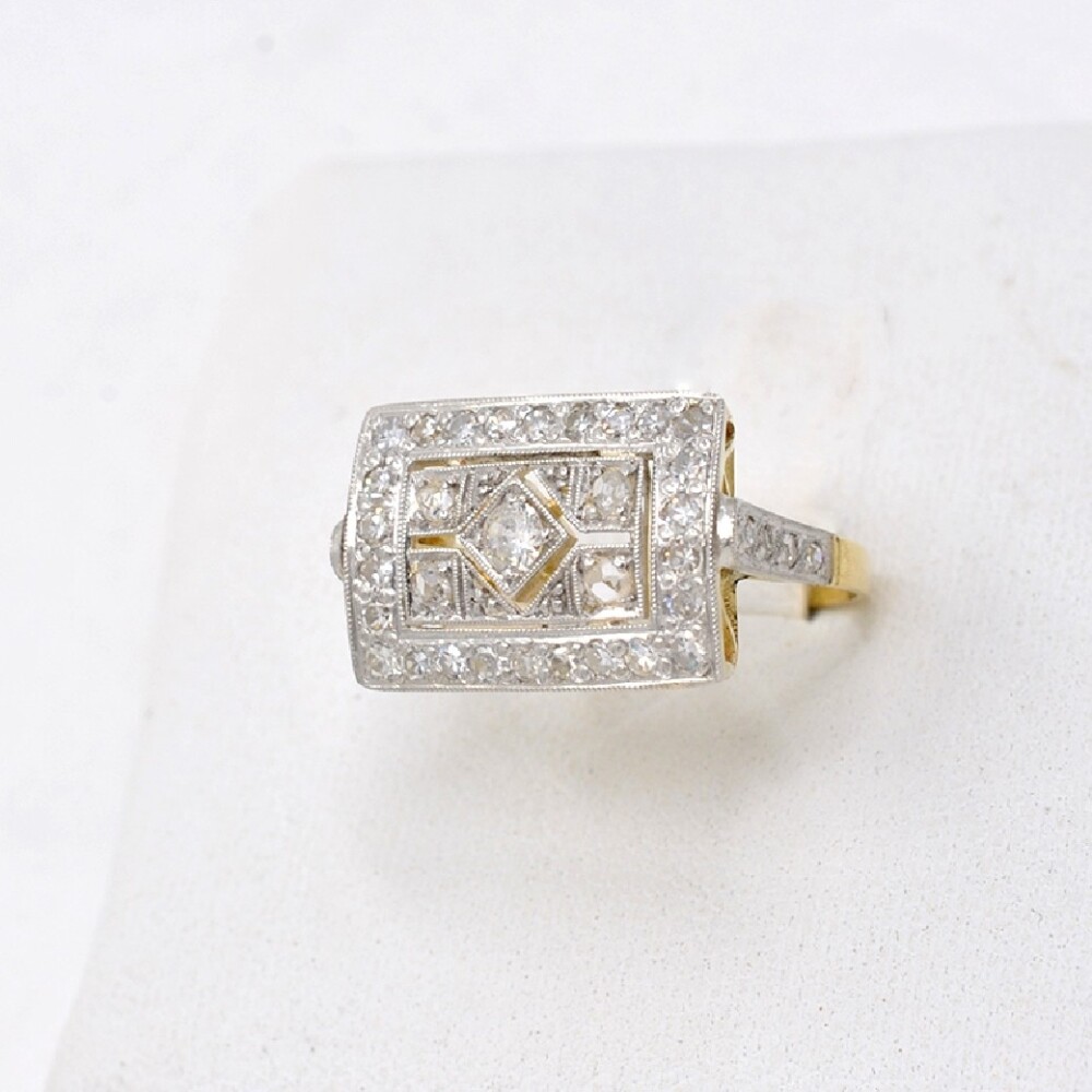 Anillo , Estilo Antiguo, En Platino, Oro 18K Y Brillantes Anillo , Estilo Antiguo, En Platino, Oro 18K Y Brillantes