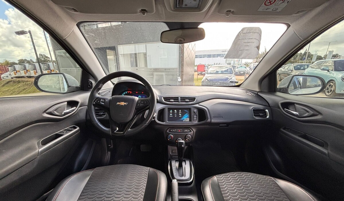 Chevrolet Onix LTZ AT - 2017 Chevrolet Onix LTZ AT - 2017