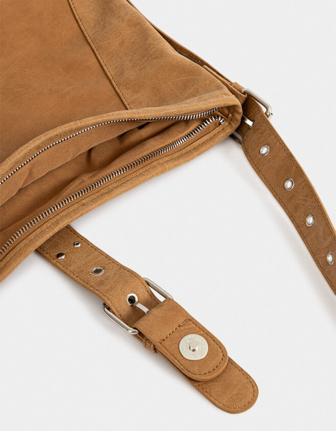 Saca Cartera Hobo Con Hebilla - Marron Camel