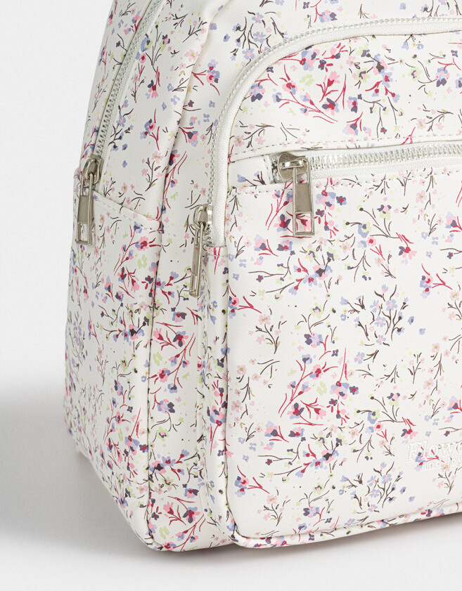 Mochilas Urbanas Mochila De Cuerina Con Charm - Estampado Flores