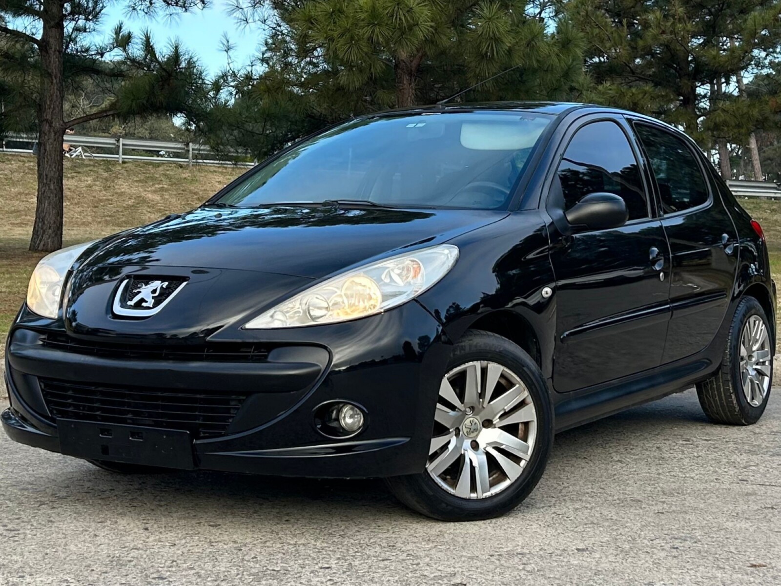 Peugeot 207 1.4 EXCELENTE ESTADO! | Permuta / Financia 