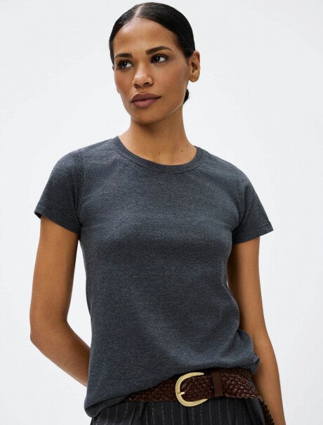 CAMISETA BÁSICA MANGA CORTA GRIS OSCURO