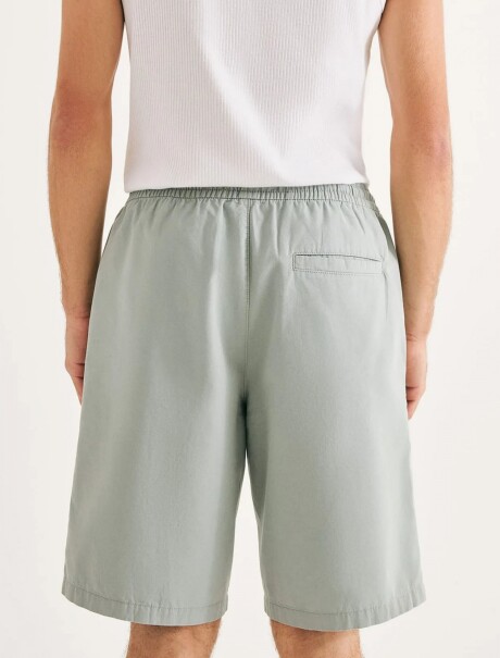 BERMUDA BÁSICA CON CORDÓN VERDE