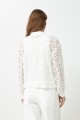Campera broderie con cierre blanco