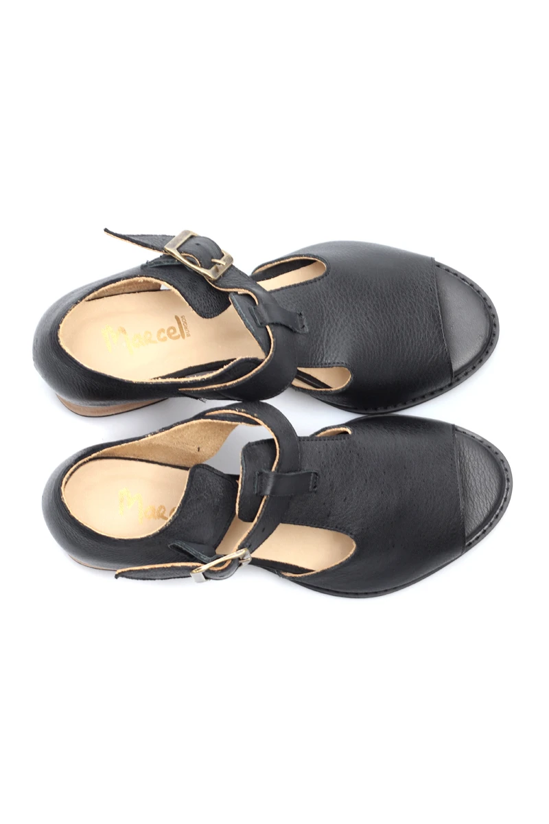 Sandalia Taco Medio Con Hebilla Boca Pez Cuero Negro
