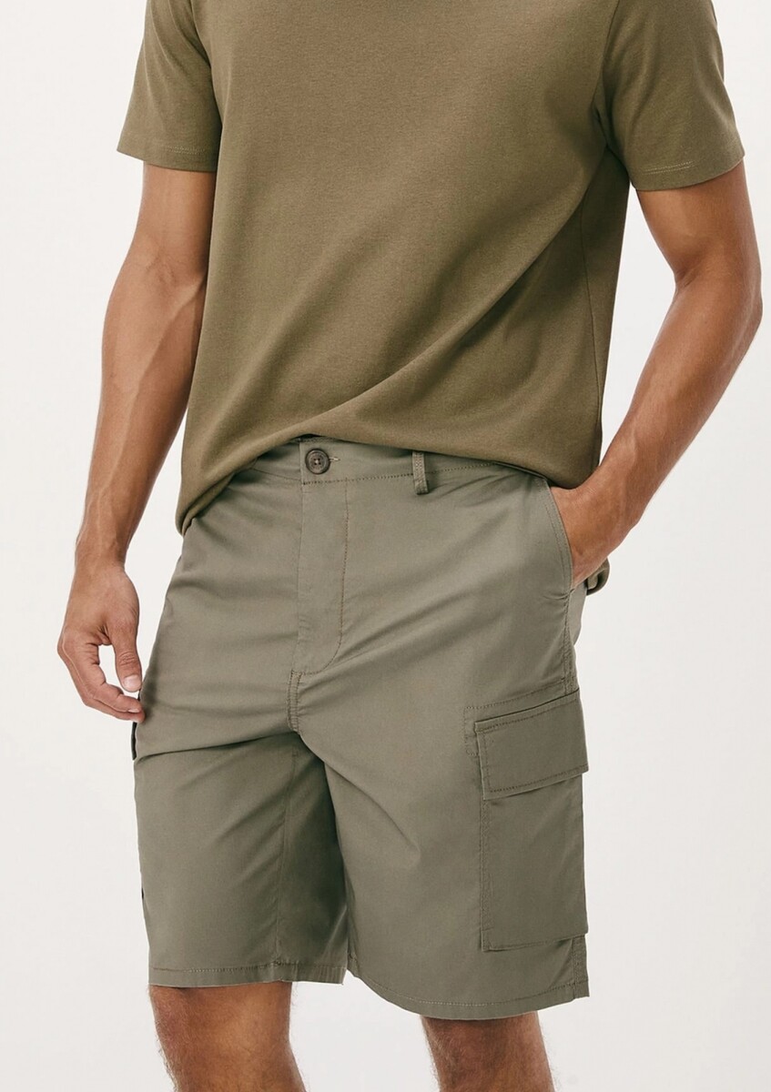 BERMUDA CON BOLSILLOS - VERDE 