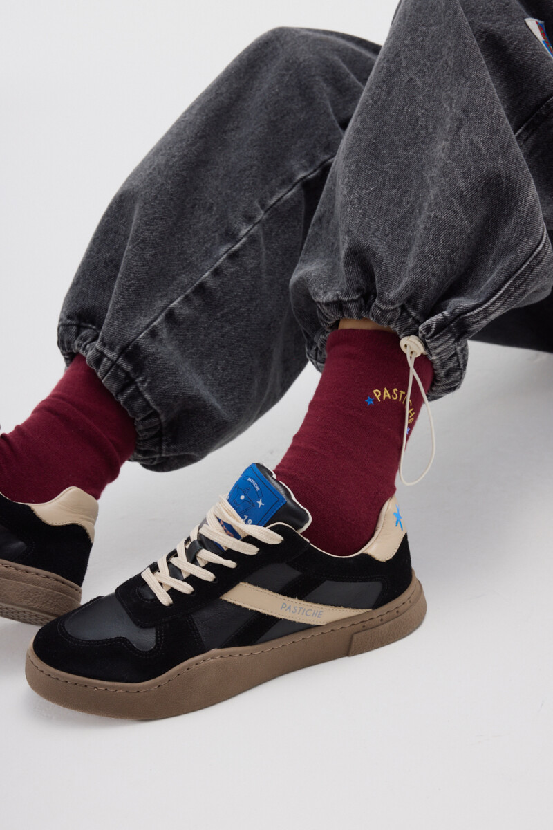 Sneaker Club 82 Black