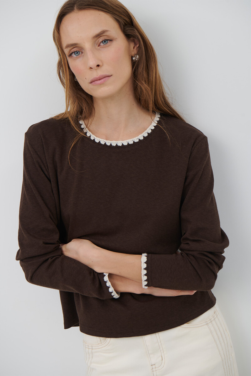 REMERA PIPPA MARRON