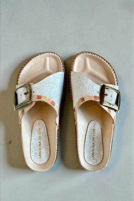 Sandalias KIRA Línea Ottenta Blancas Con Arte Sandalias KIRA Línea Ottenta Blancas Con Arte