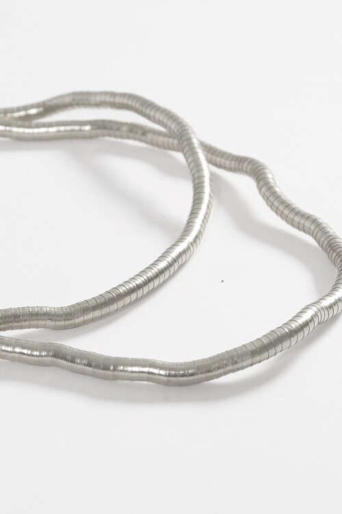 Collar moldeable metal plateado