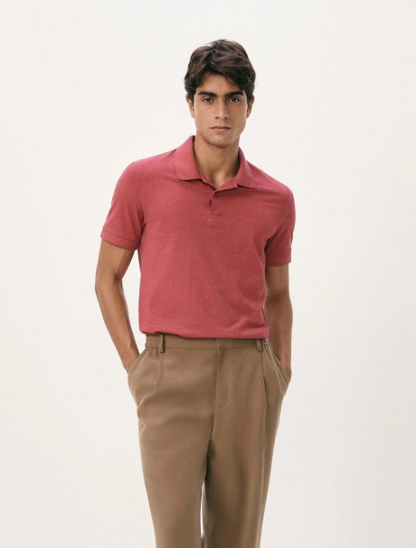 CAMISETA BÁSICA CON CUELLO ROSA