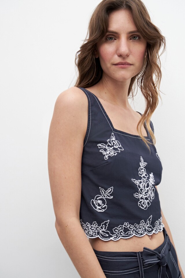 Top bordado floral azul marino