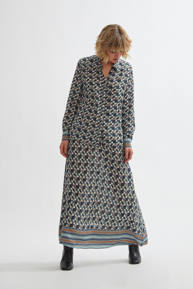 Camisa con estampa geometrica verde ingles