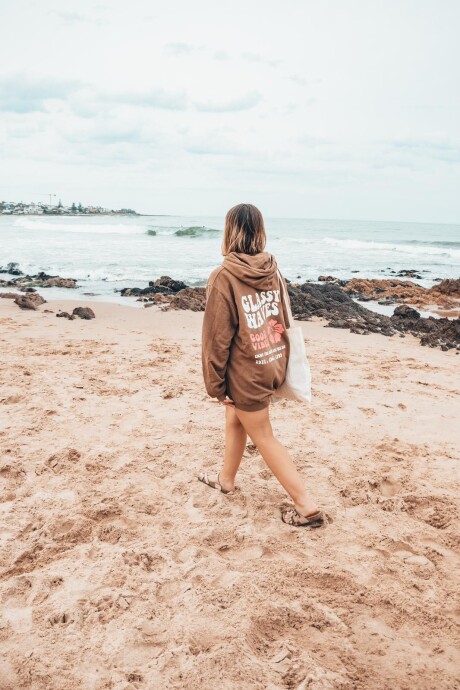 HOODIE GOOD VIBES / Marrón U