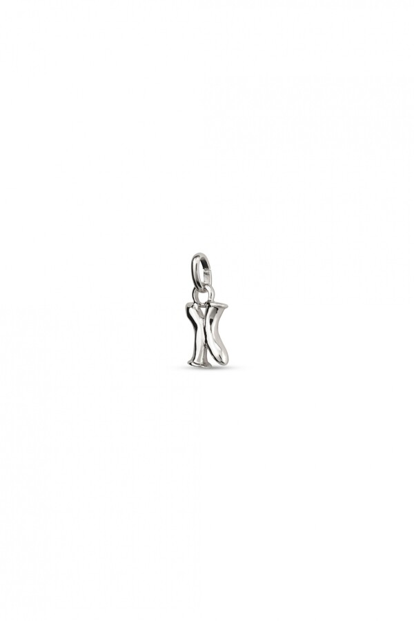 CHARM DE ALEACION DE METALES BAÑADO EN PLATA DE LEY CON FORMA DE LETRA X CON ARGOLLA Charm