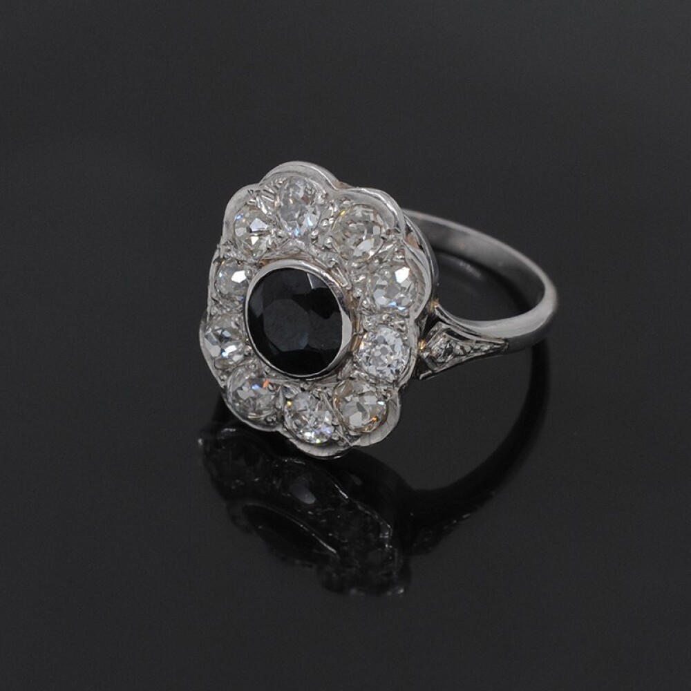 Anillo Antiguo En Platino, Zafiro Y Brillantes Anillo Antiguo En Platino, Zafiro Y Brillantes