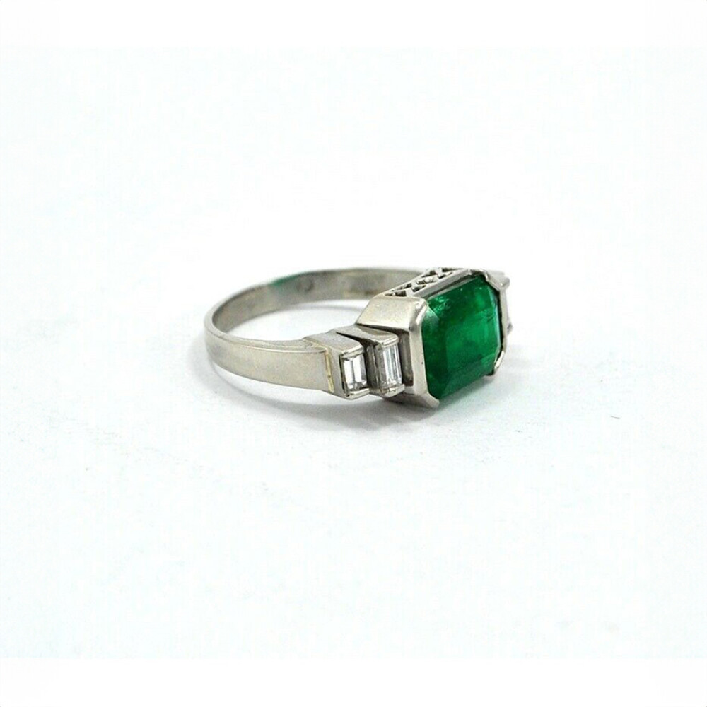 Anillo Platino, Brillantes Y Esmeralda Anillo Platino, Brillantes Y Esmeralda
