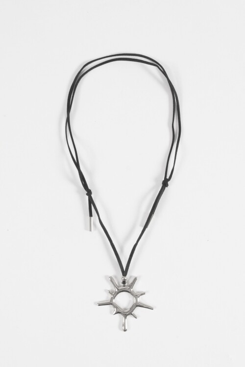 Collar cordón dije sol gotic plateado