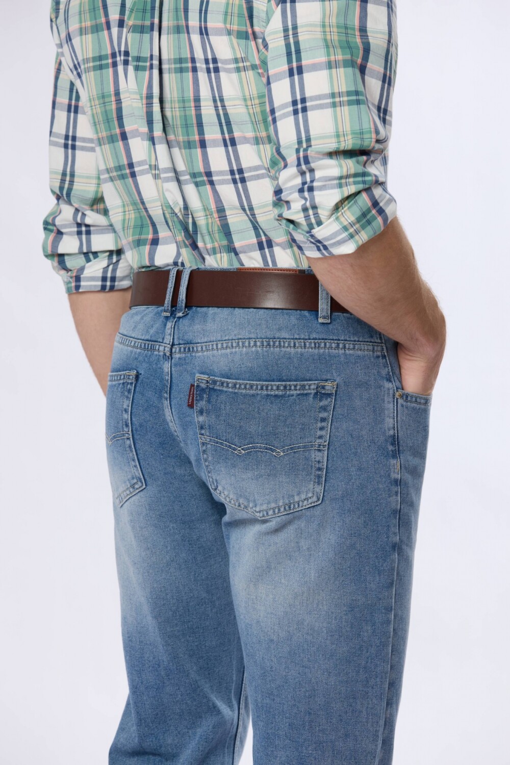 PANTALÓN DE JEAN CLÁSICO Azul claro