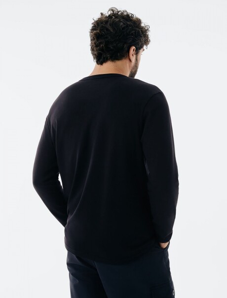 CAMISETA MASCULINA MANGA LARGA CON ESTAMPA NEGRO