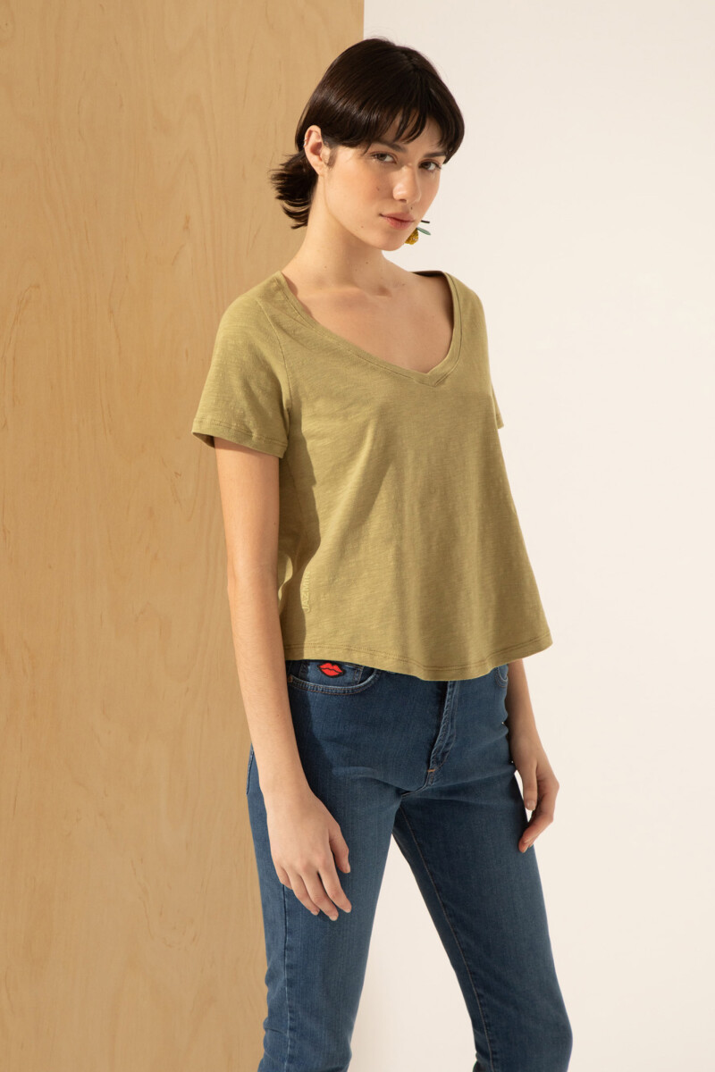 REMERA PEONIA Verde Oliva