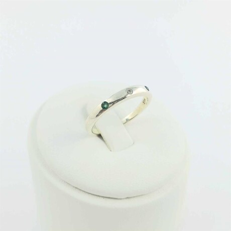 Anillo de plata 925 con circonia, raìz de esmeralda y zàfiro natural. Anillo de plata 925 con circonia, raìz de esmeralda y zàfiro natural.