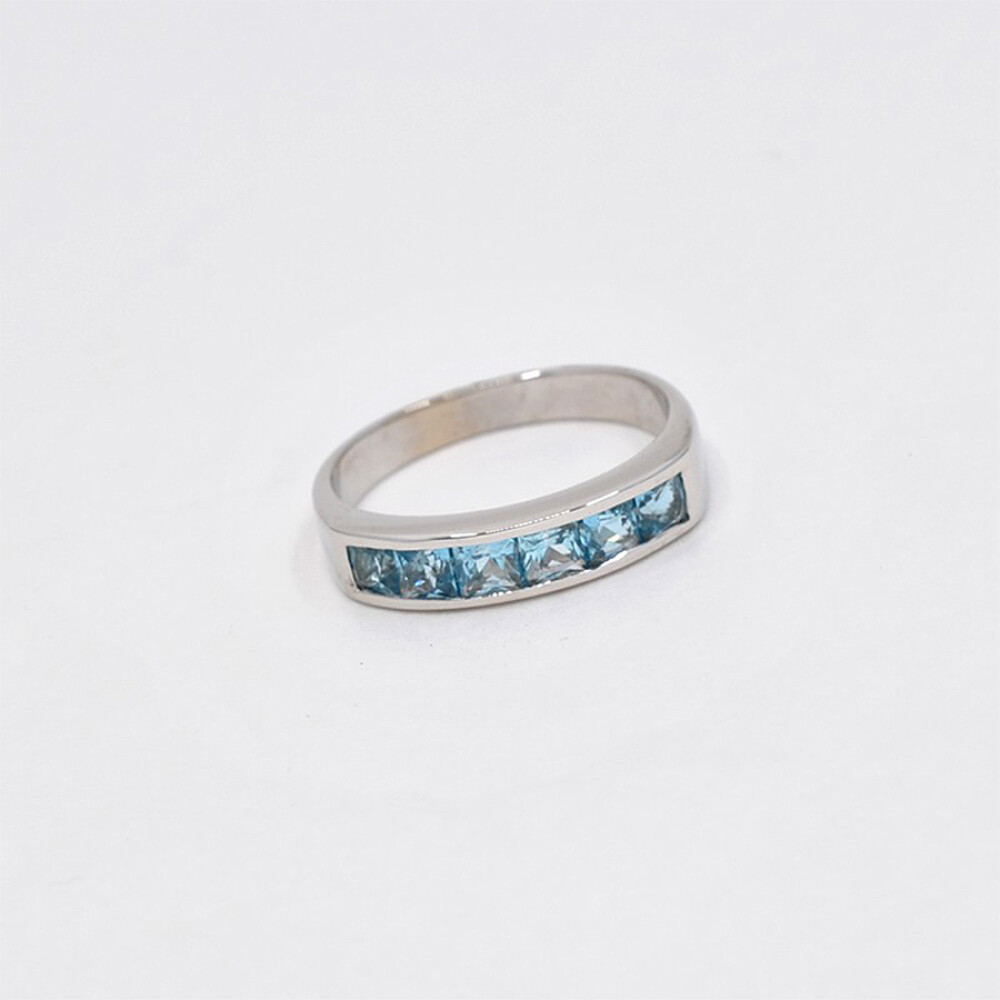 Anillo Medio Sin Fin En Oro Blanco 18K Y Topacios Anillo Medio Sin Fin En Oro Blanco 18K Y Topacios