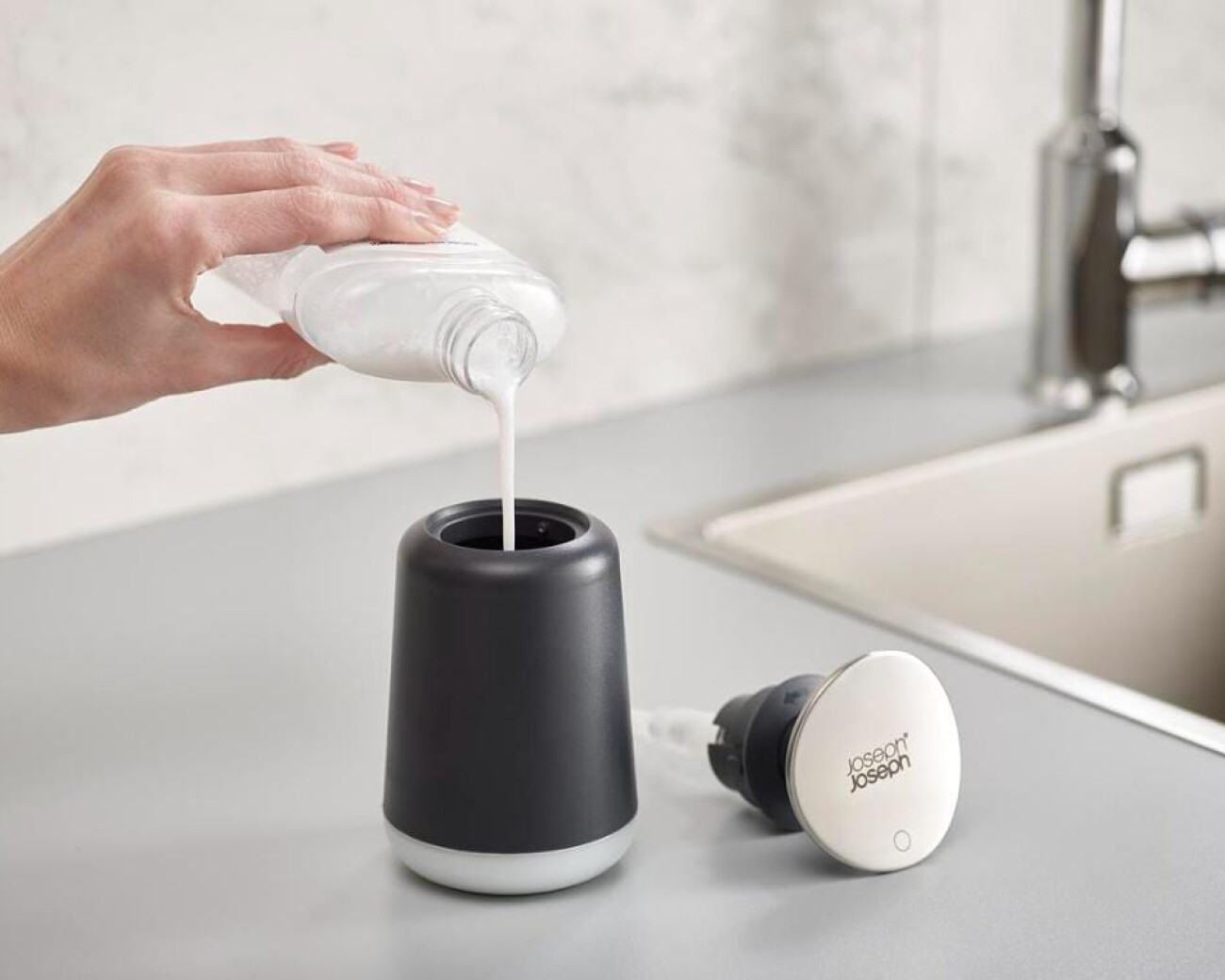 Dispensador de Jabón Presto™ Steel Joseph Joseph Dispensador de Jabón Presto™ Steel Joseph Joseph