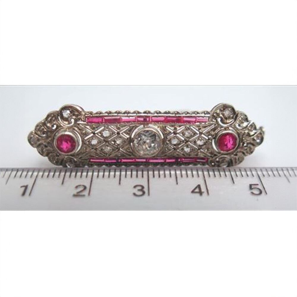 Prendedor Oro 18K Con Brillante Central, Diamantes Y Rubies Prendedor Oro 18K Con Brillante Central, Diamantes Y Rubies